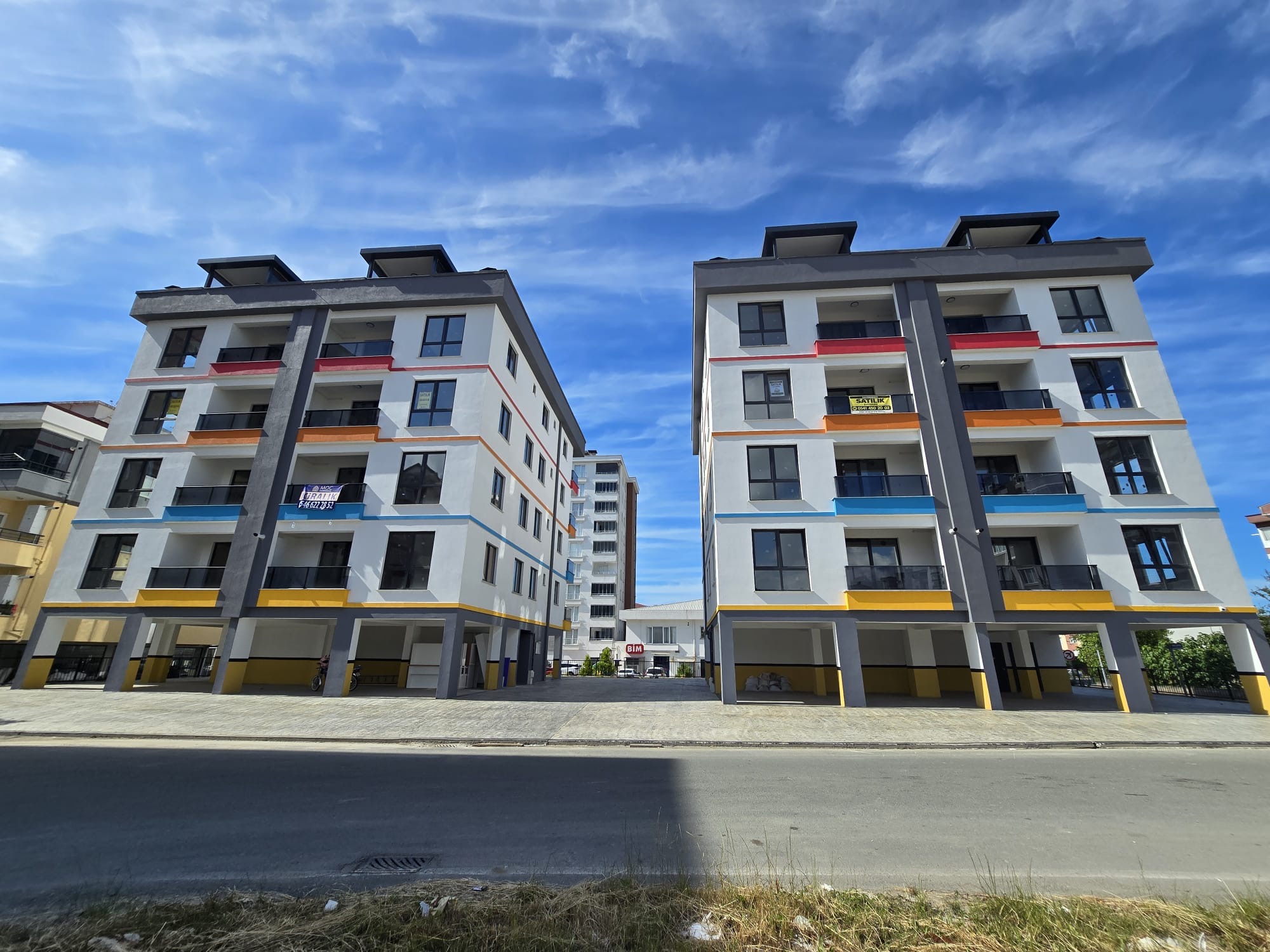 Karşıyaka’da Park Manzaralı, Güney Cepheli, Ebeveyn Banyolu 2+1 Fırsatı!